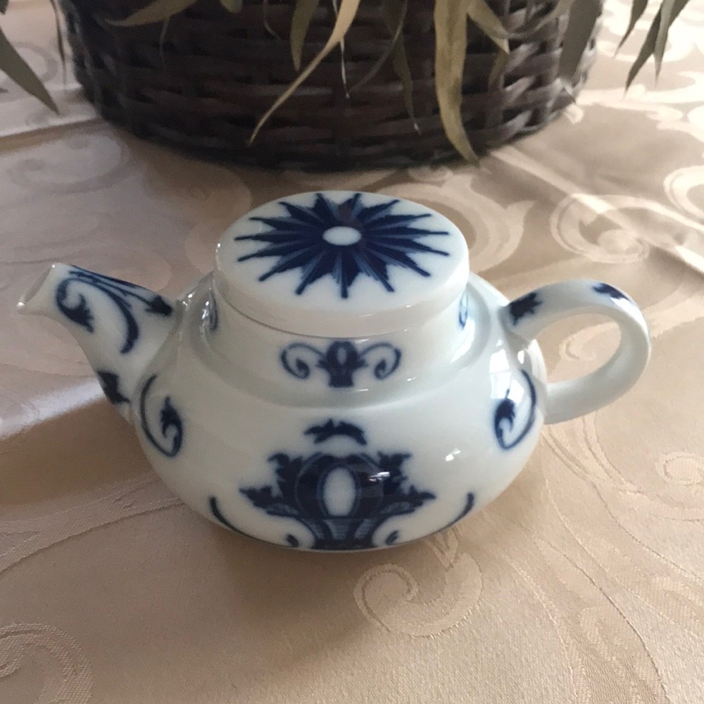 BING AND GRONDAHL Teapot